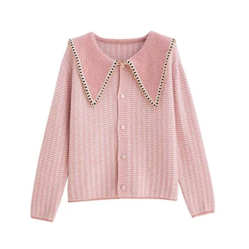 Розовый короткий вязаный свитер с воротником 