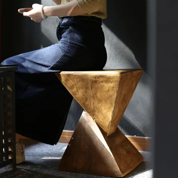 Скандинавский дизайн, минималистичная геометрия, индустриальный стиль, диван, журнальный столик в стиле арт, современный